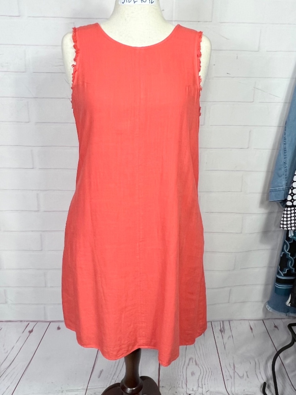 Like New |•THREAD AND SUPPLY•| Coral Dress w/ Pockets! Size Medium